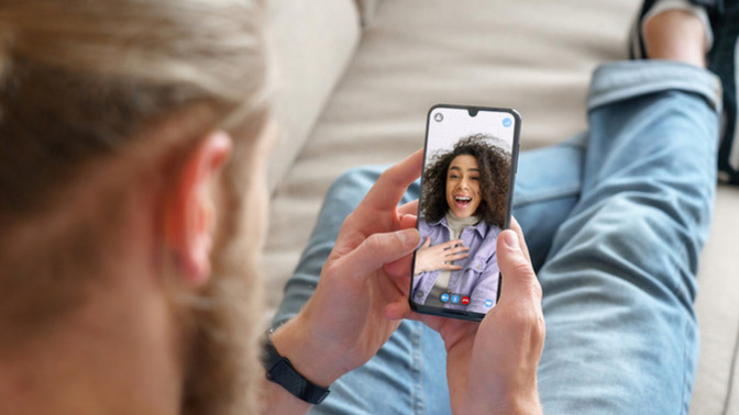 Is it a red flag if a guy has always been in long distance relationships?