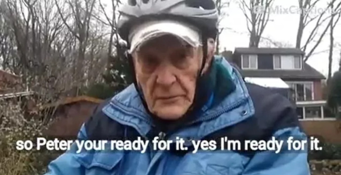 90-year-old Dutch man travels 17 kilometers every day to visit his wife in a nursing home. Would you do the same for your loved one?