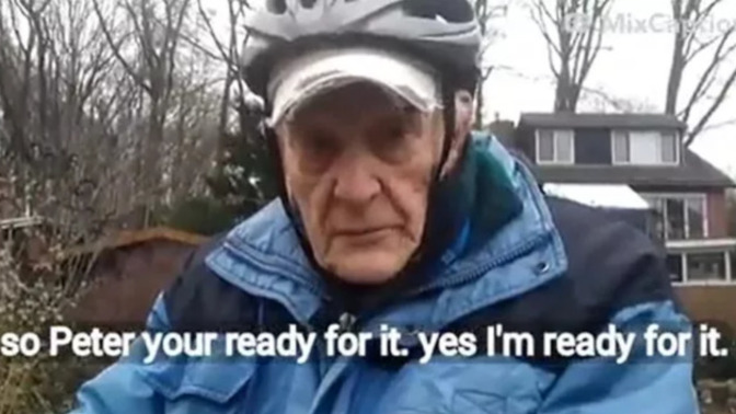90-year-old Dutch man travels 17 kilometers every day to visit his wife in a nursing home. Would you do the same for your loved one?