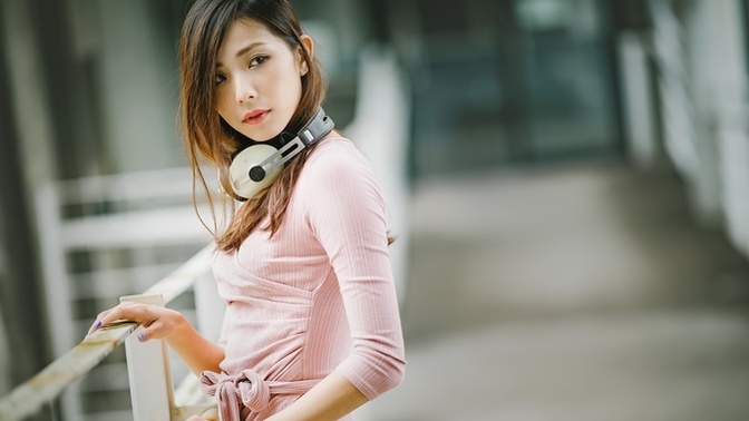 Guys, what kind of dressing sense do you like in a girl/how would you like a girl to dress?