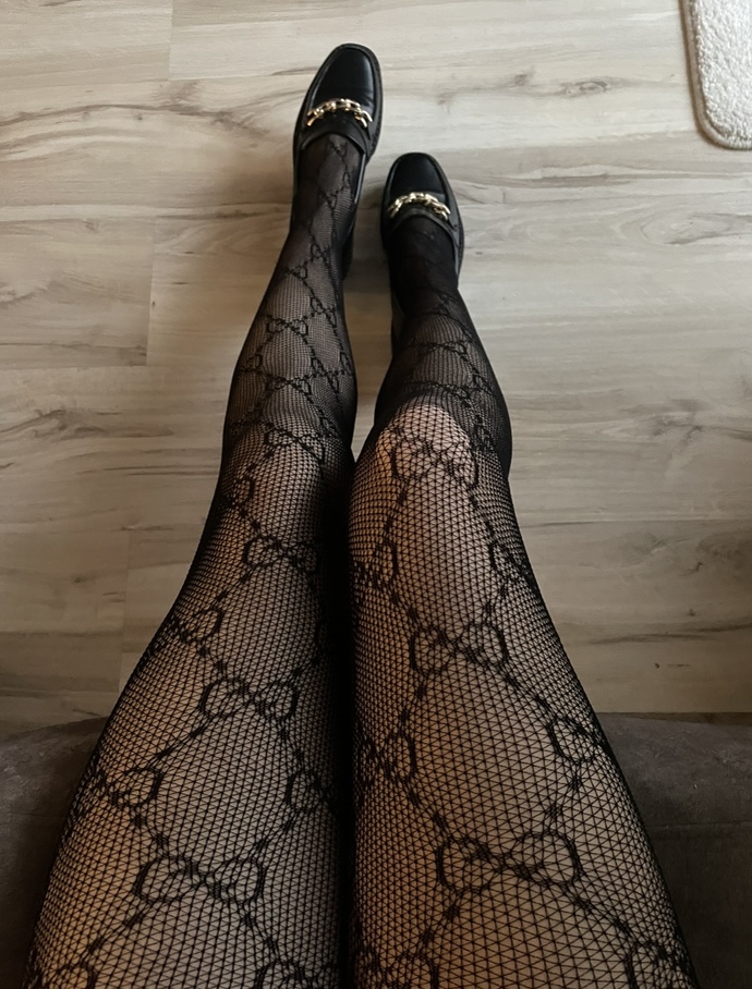 How do these shoes look with these tights?