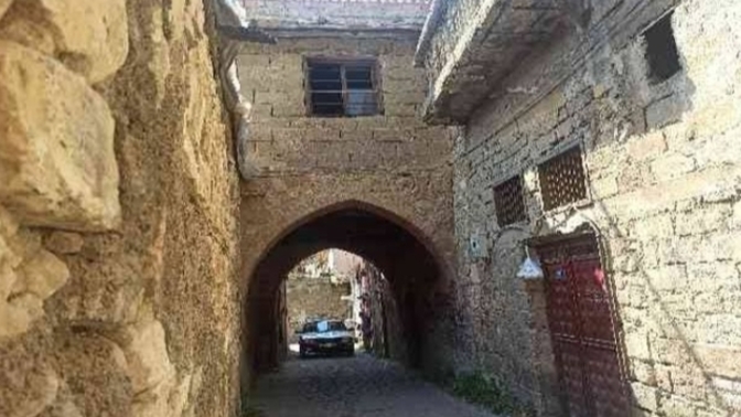 What do you think about houses with a road underneath?