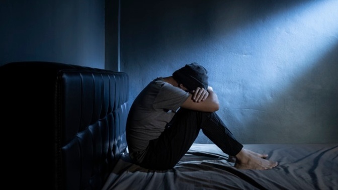 Which gender struggles more with getting over someone and why?