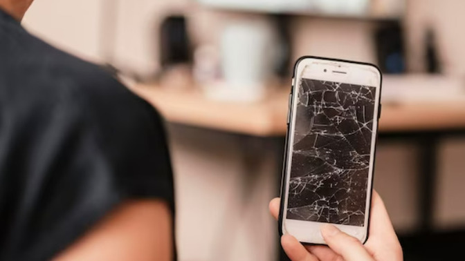How often does your phone fall down?
