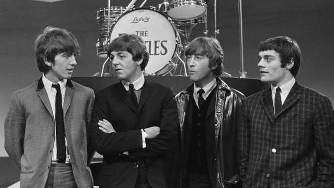 Does anyone else like old rock bands and old movies?