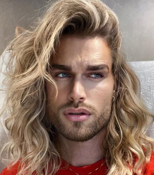 If someone looks like that how is it possible that people/women ingore him and unfriend him on facebook?