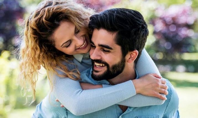 Is it healthy to have a an agemate partner for a relationship?