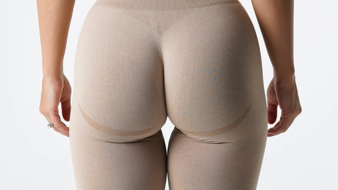 Does beige and tight leggings turn men on?