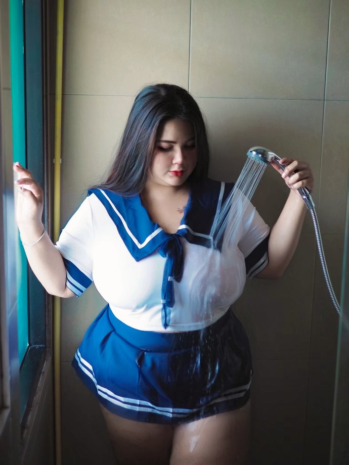 Guys do you like plus size teenager girls or skinny?