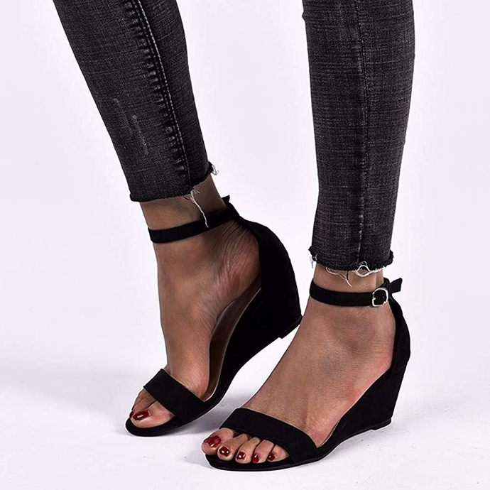 Which type of shoes would work well with this Aritzia dress?