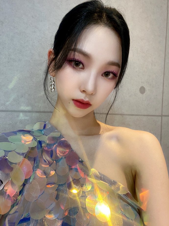 Do you think women with doll-like faces are attractive?