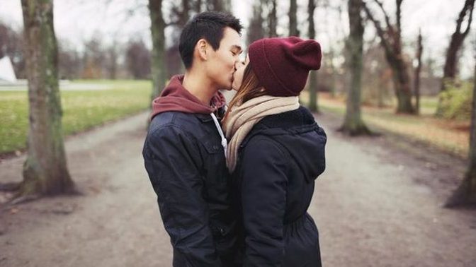 Can you describe the perfect First Date kiss?