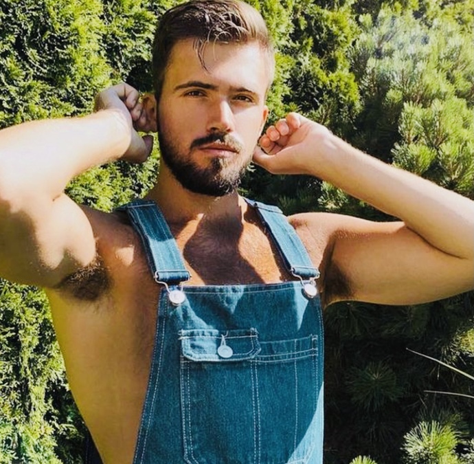 What should guys do with hairy armpits?