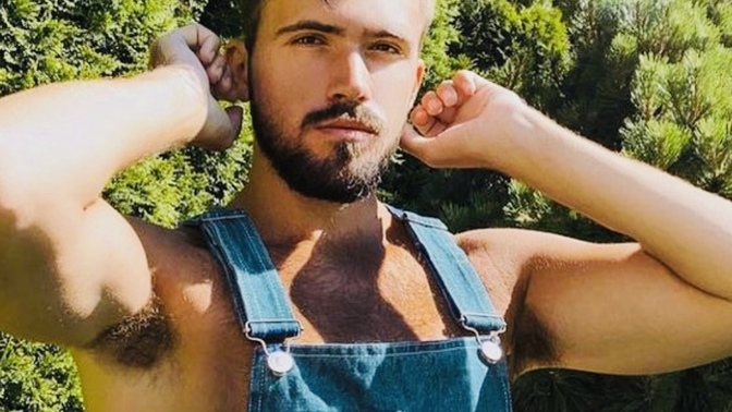 What should guys do with hairy armpits?