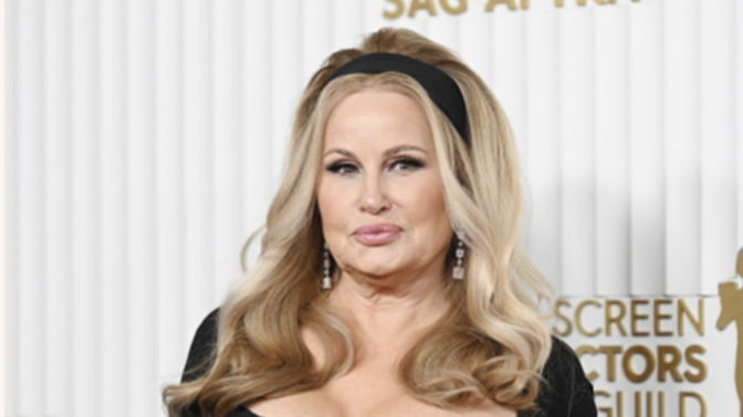 Guys do you think Jennifer Coolidge is hot?