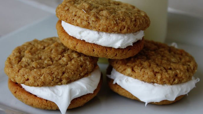 My boyfriend offered to give me a cream pie, but it just sounds weird. I like apple pie. Have you ever made a cream pie?