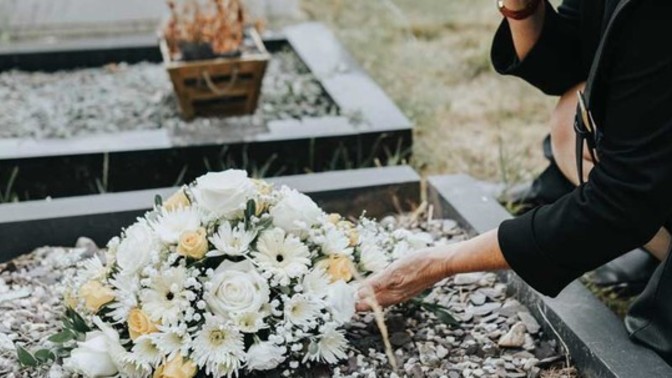 My half-sister's grandfather has just died, he was a man that I appreciate very much, how can I console her?