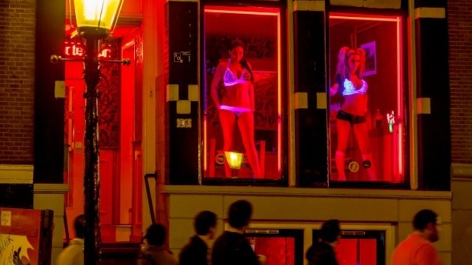 Are open red light districts safer for cities than illegal ones?