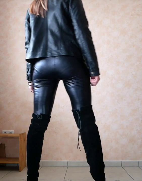 What do you think of this outfit, for office wear? What impression does it give to you?