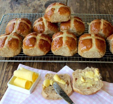 Is it ok to eat a cold hot cross bun?