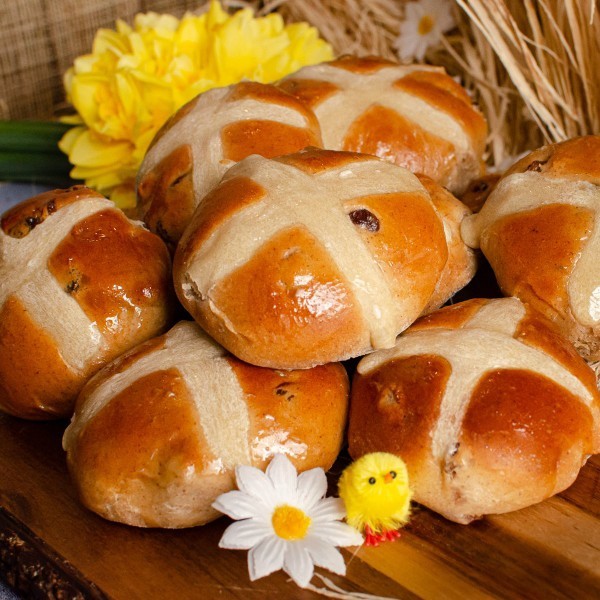 Is it ok to eat a cold hot cross bun?