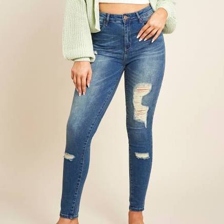What clothes do you like to see your date to wear on a first casual date?