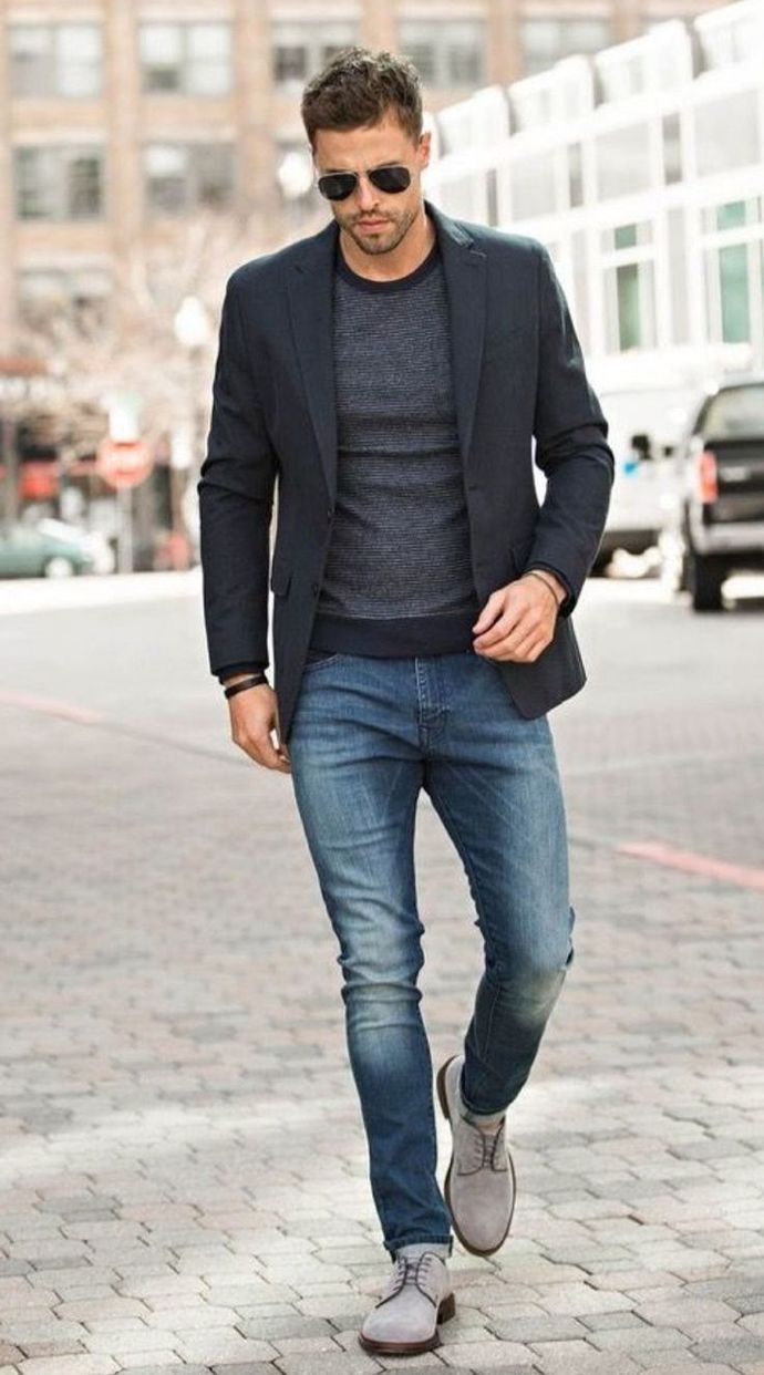 What type of clothes do you like to see your date wear on a first casual date?