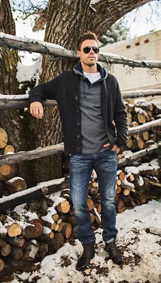 What type of clothes do you like to see your date wear on a first casual date?