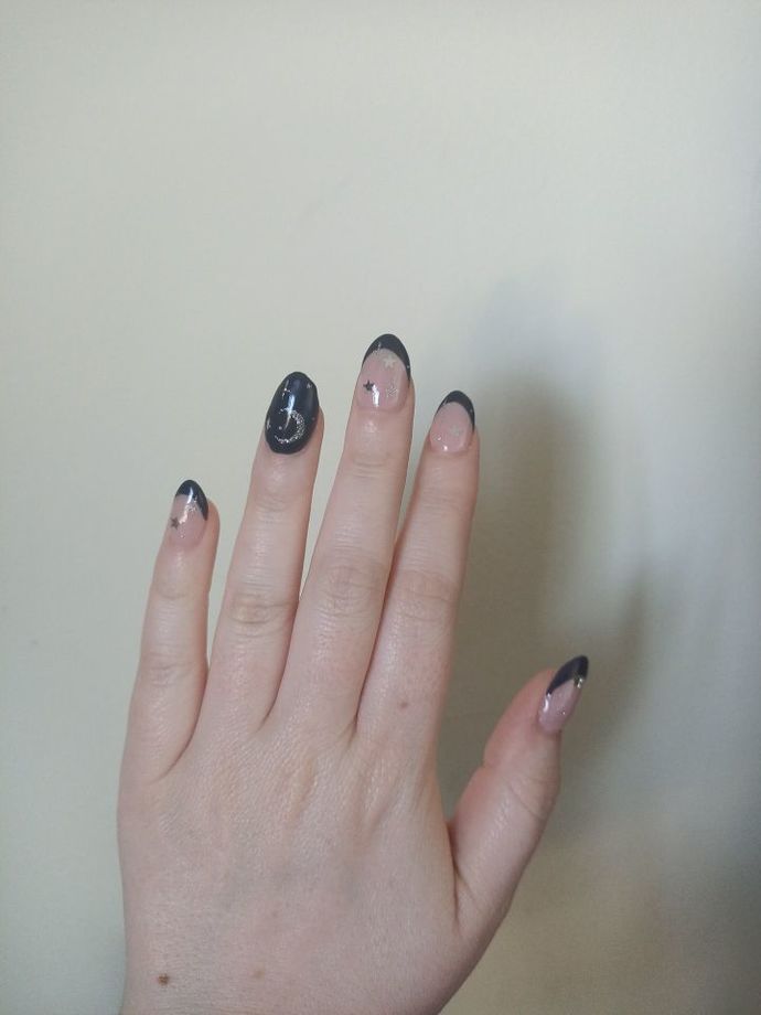 Do you like when a girl has her nails done?