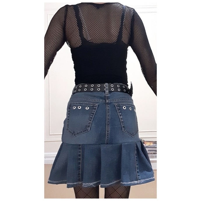Made this skirt out of an old pair of thrifted Jeans, how did they come out?