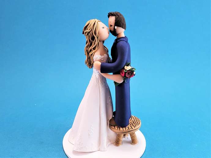 Do they make wedding cake toppers where the bride is taller than the groom?