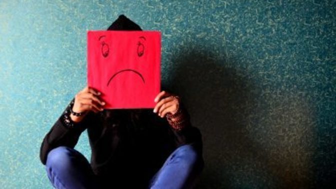 How common is sulking in men and women?