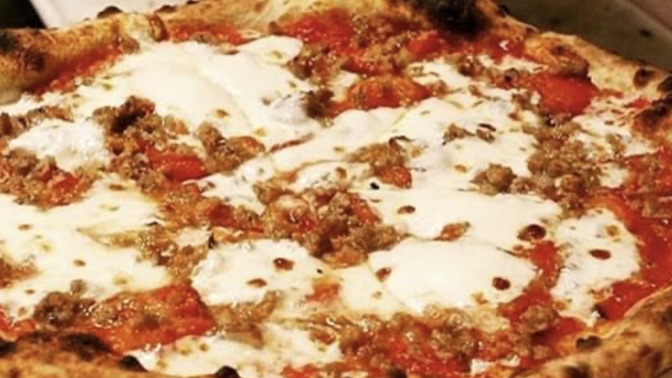 She’s a 6 but she makes pizzas like this what is she?