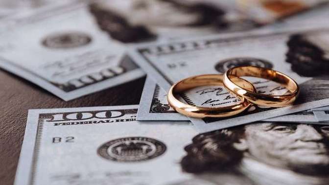 Who should pay for a wedding?
