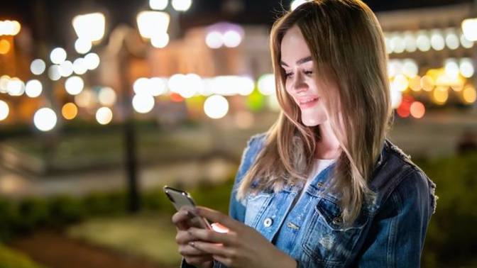 Is casually talking to someone of the opposite sex on Snapchat cheating? No flirting but boyfriend doesn’t know about it?