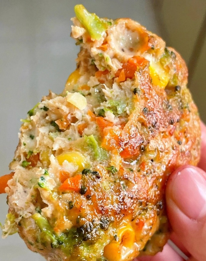 ( INSIDE ) CHICKEN, TOFU, AND VEGETABLES FRITTERS