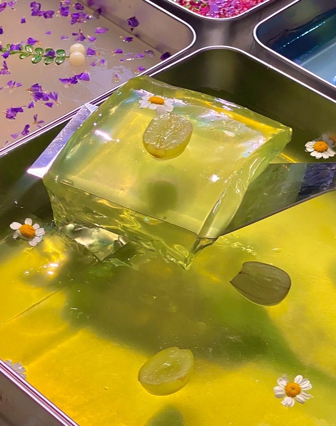 Would you eat Chinese sweet jelly for dessert?