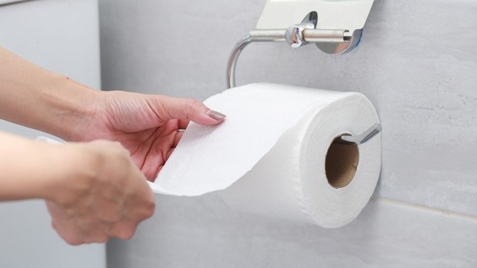 How do girls/women wipe with long fingernails?
