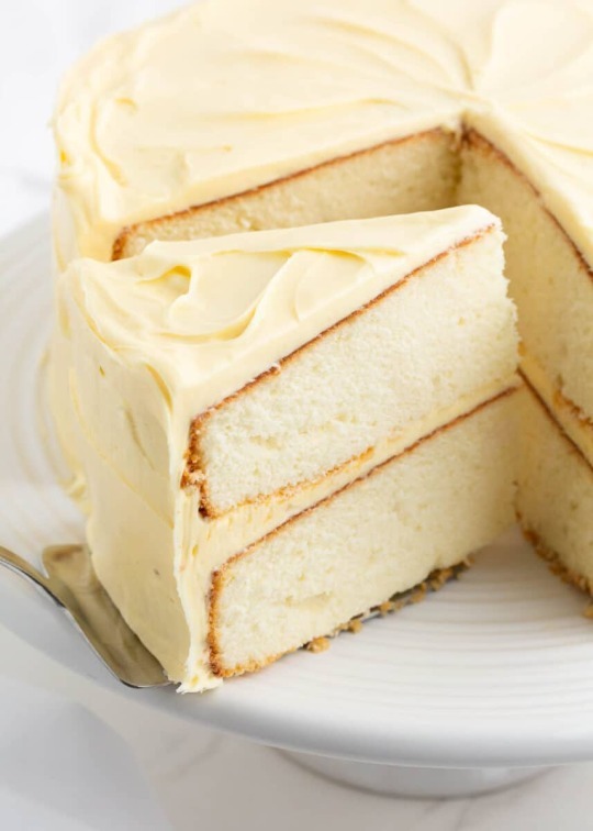 CREAMY VANILLA CAKE