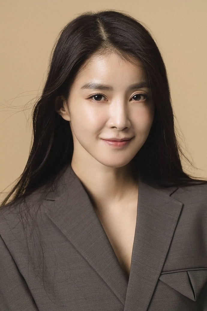 Which woman is the most attractive in your opinion?