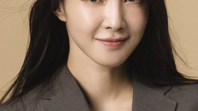 Which woman is the most attractive in your opinion?