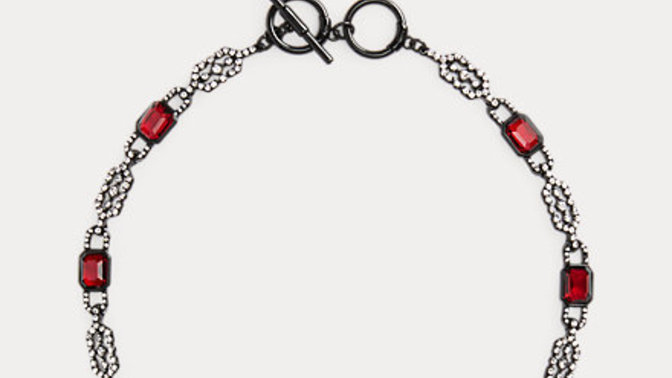 Is this chocker cheap looking?