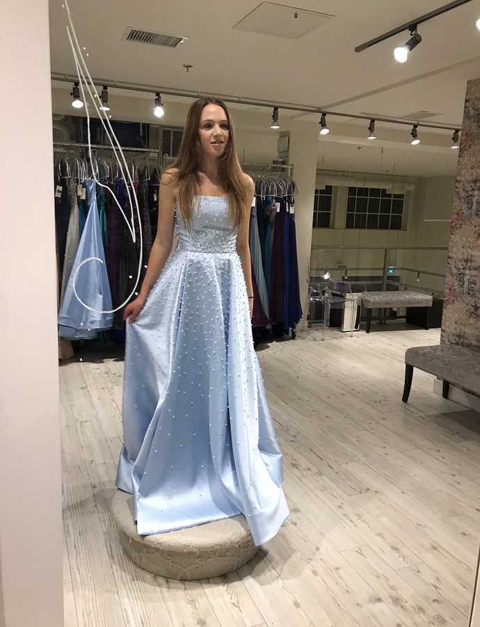 Do you like this prom dress?