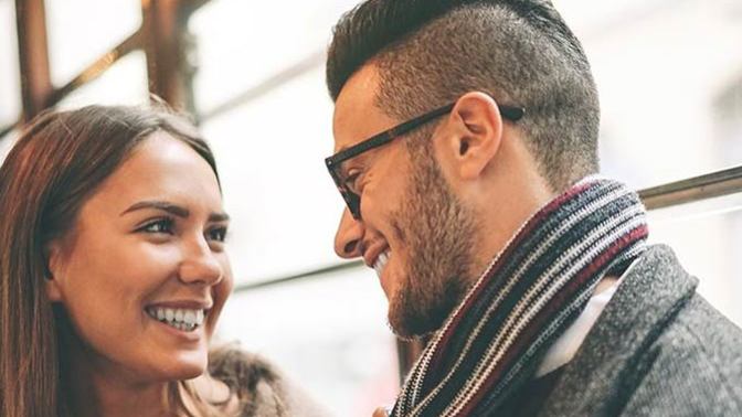 Who should decide where to go on a first date: man or woman?