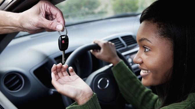 Is it a good thing that the minimum driving age is 16 in the US?