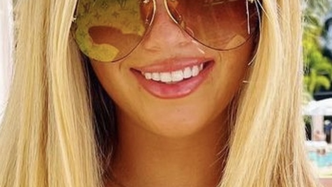 Does anyone know what sunglasses these are? from which brand?