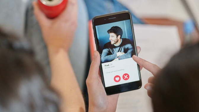 Why girls on tinder say i'm very handsome on tinder but then on date they're not attracted?