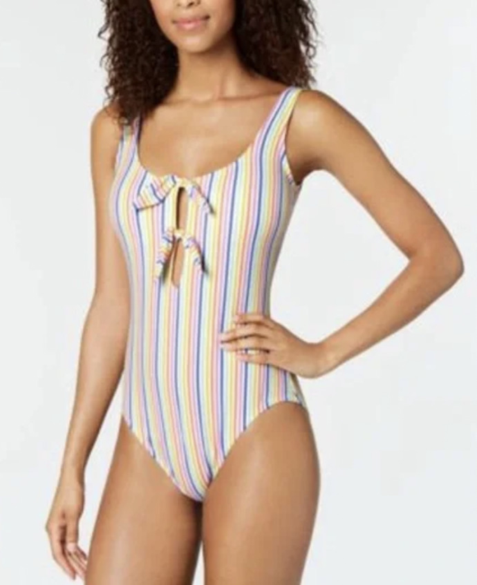Which bathing suit looks prettier?