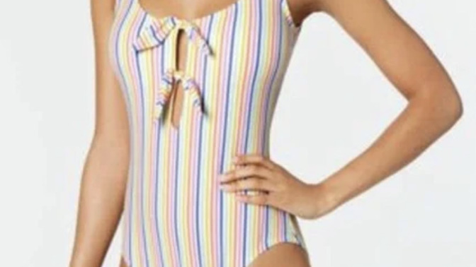 Which bathing suit looks prettier?