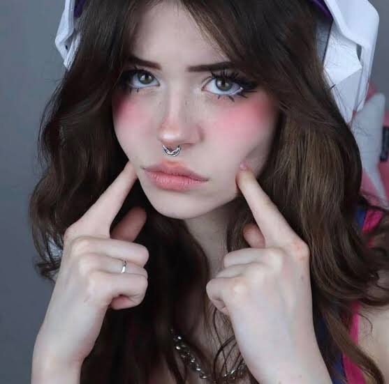 What makeup style do you like on a girl? OR yourself - for any girls here?